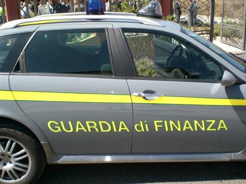 Contraffazione, ritirati 
3 milioni di pezzi "falsi": 
denunciati diciotto cinesi