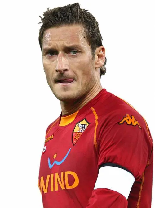 «Totti è una rovina». Roma in trincea difende il capitano