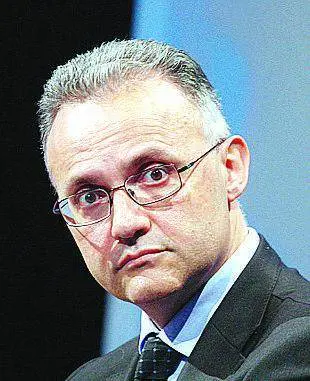 Europarlamento Mario Mauro rinuncia alla presidenza