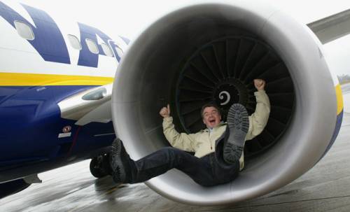 Volare gratis ma in piedi:
 
l'ultima idea di Ryanair