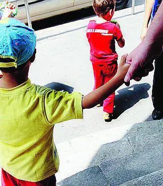 «I campi estivi pubblici aperti anche ai figli dei clandestini»