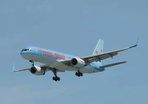 Aereo guasto: lo ripara un passeggero