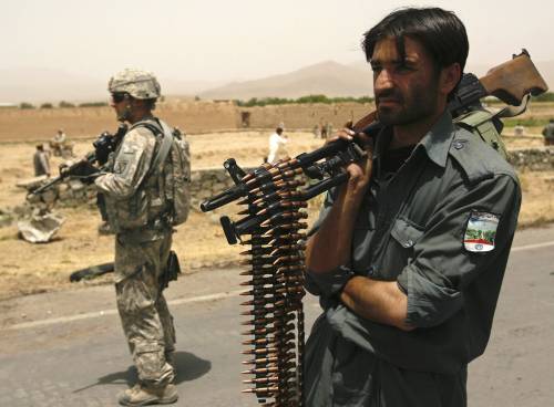 Attentato in Afghanistan: 25 morti. Rivendicato dai talebani