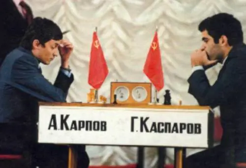 Di nuovo Karpov-Kasparov 
Sfida infinita, 25 anni dopo