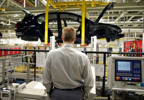 La produzione industriale 
si stabilizza: -22,6% 
Crolla il mercato dell'auto