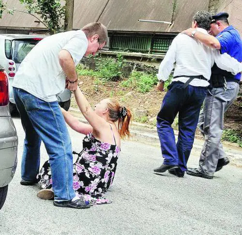 Cade dal quinto piano, muore in ospedale