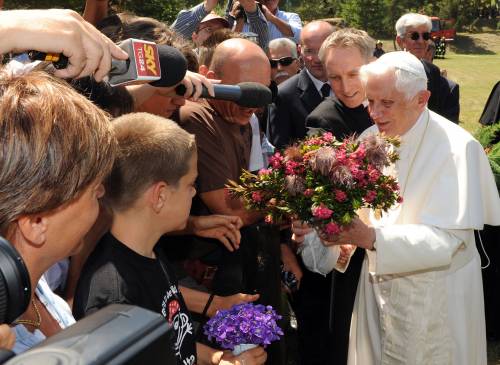 "Con il Papa solo quattro gatti": bufera sul Tg3