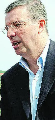 Manovre per spostare  il timone di Burlando a sinistra