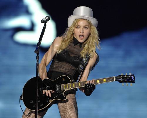 Milano in delirio per Madonna: 
"Grazie a Dio ho padre italiano"