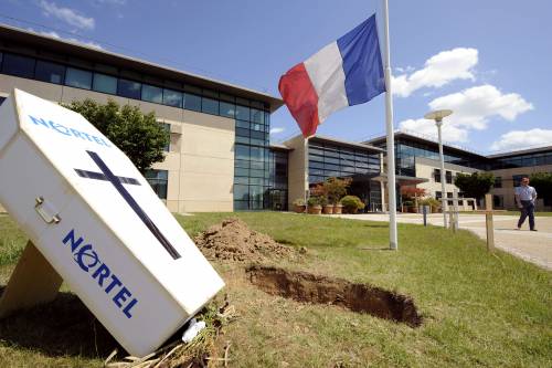 Francia, gli operai minacciano: 
"Se fallisce la fabbrica esplode"