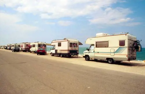 Allarme su strade e autostrade: 
fuorilegge due caravan su tre