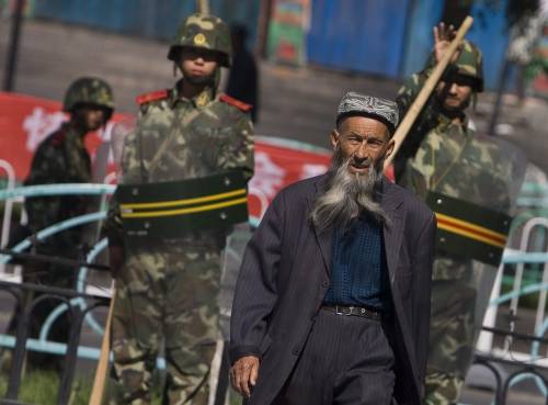 Pechino liquida lo Xinjiang 
come "complotto straniero"