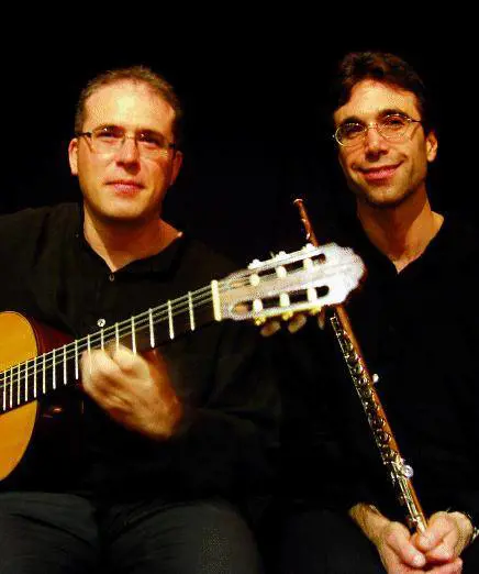 «Chitarre corsare» attraverso il tempo