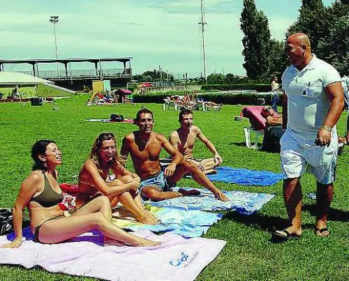 Piscine comunali più sicure: arrivano le ronde straniere