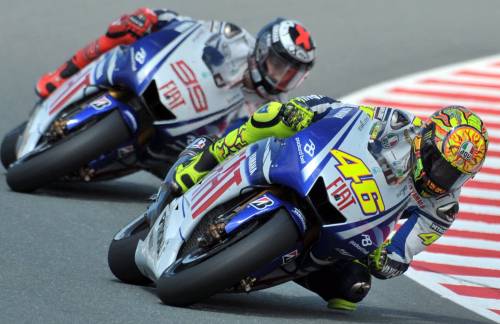Valentino è sempre lui: 
Lorenzo ancora battuto 
con sorpasso spettacolo
