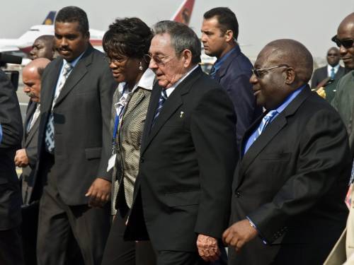 Raul Castro, missione in Angola 
per la seconda volta in sei mesi