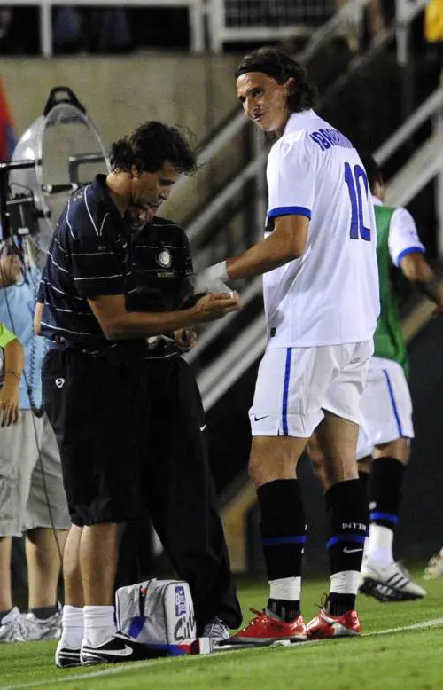 Ibra gioca, ma si rompe 
Mou battuto da Ancelotti