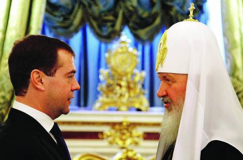 Cremlino, dopo l'ateismo di Stato 
la nuova "arma" è la religione