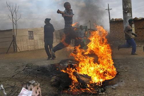 Sudafrica in fiamme: scontri nelle township