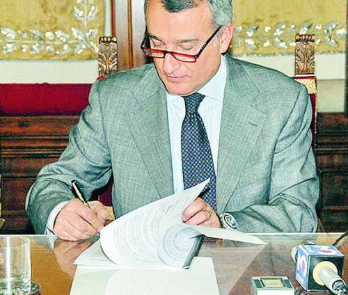 Regione Bilancio in rosso? Marrazzo autorizza i suoi a fare altri debiti