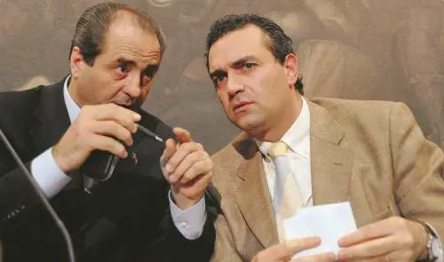 Le bugie di De Magistris: "Mollo la toga, anzi no"