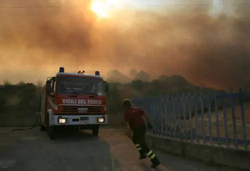 Incendi: ancora roghi. Primi interrogatori