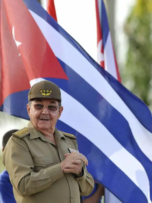 Raul Castro: cubani, basta lamentele per l'embargo Usa, lavorate di più nei campi