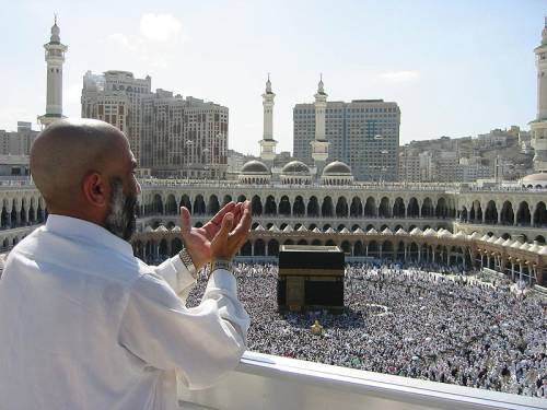 I Paesi arabi limitano il pellegrinaggio alla Mecca per paura dell'influenza A