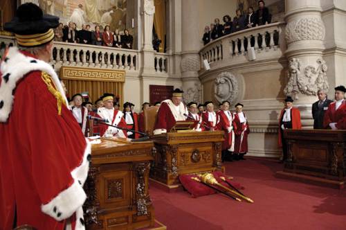 Cassazione, dare del "cretino" 
è ingiuria. Anche tra i politici  