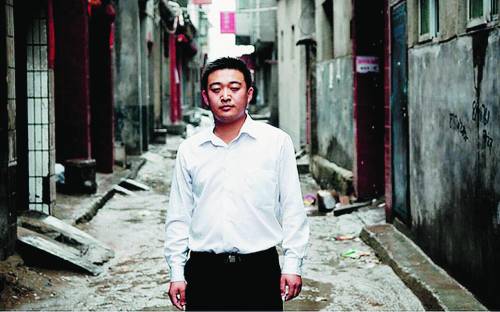 Cina, vite schedate e rubate: 
Ecco i giovani senza identità