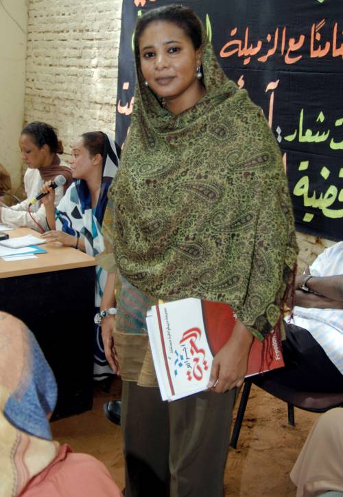 Sudan, 40 frustate alla giornalista 
La sua colpa? Ha portato i pantaloni