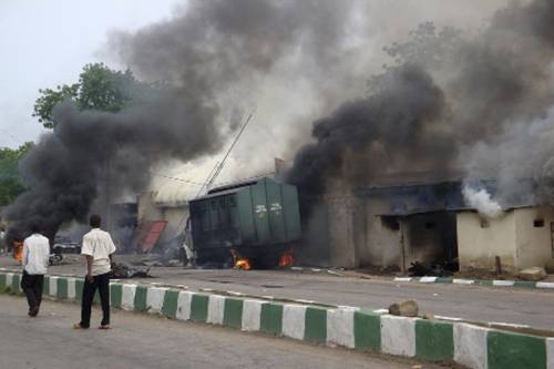 Nigeria, rivolta islamica: 
scontri e oltre 300 morti
