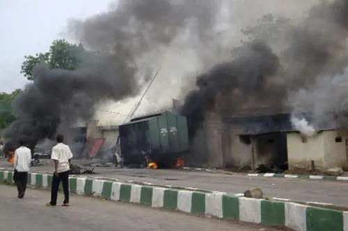 Nigeria, rivolta islamica: 
scontri e oltre 300 morti