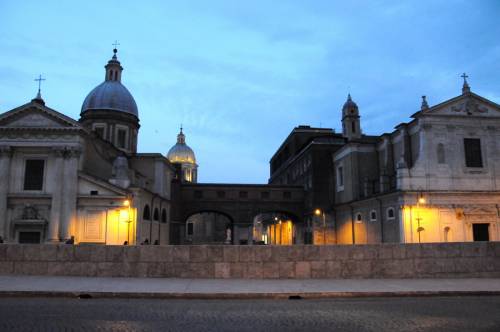 Un clochard si impicca 
all'inferriata di una chiesa 
a un passo dall'Ara pacis