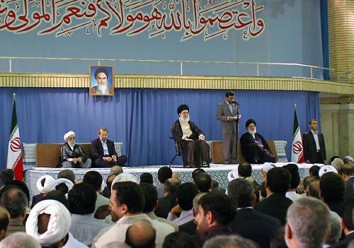 Khamenei "incorona" Ahmadinejad