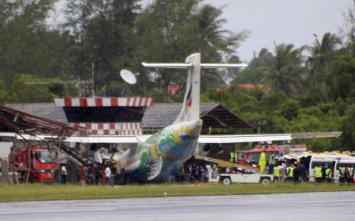 Thailandia, schianto aereo 
sull'isola di Koh Samui: 
tra i 41 feriti due italiane