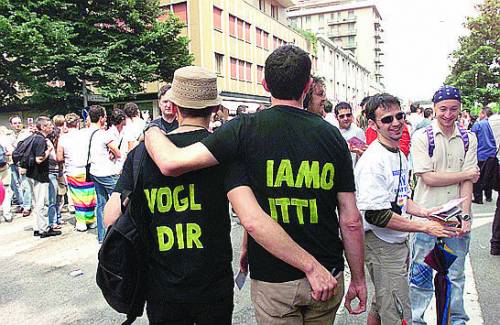 La crociata dei tribunali: "Sì ai matrimoni gay"