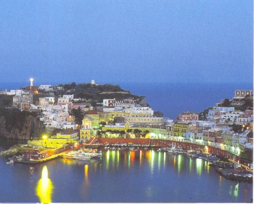 Ponza, guerra del pontile: è ostaggio dei pm