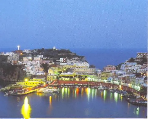 Ponza, guerra del pontile: è ostaggio dei pm