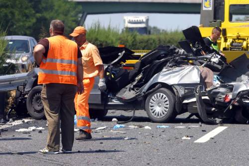 Caserta, scontro frontale: 5 morti e un ferito