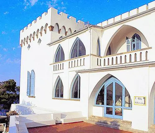 Ischia dimentica la villa di Luchino Visconti: è occupata da un abusivo