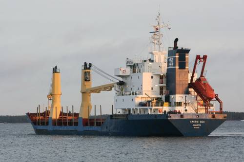L'Arctic Sea a 700 km da Capo Verde: "Chiesto maxi-riscatto dai pirati"