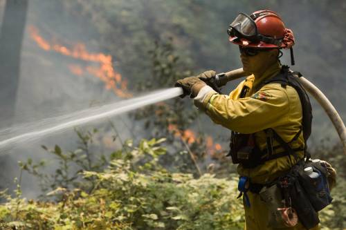 California, ancora roghi: 
7mila pompieri al lavoro 
Evacuate 2mila persone