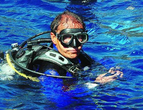 Fini si immerge col Cristo degli abissi