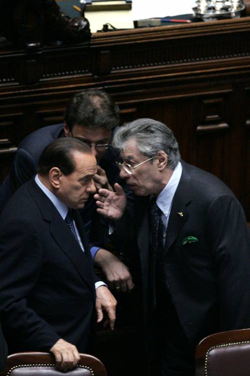 Bossi telefona a Berlusconi: "Governo più saldo"