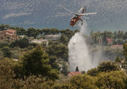 Grecia, dopo 3 giorni il fuoco è sotto controllo