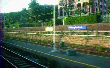 Bimba lasciata in stazione  a borseggiare