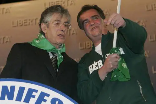 Bossi: "Con Calderoli in Vaticano per  chiarire"