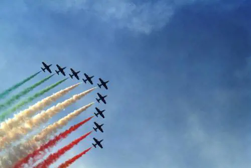 Frecce Tricolori, giallo sullo scontro con la Libia: 
"Fumo verde? Senza tricolore noi non voliamo"