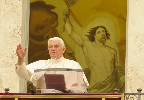 Monito di Benedetto XVI 
"Dio persegue le colpe, 
ma protegge i peccatori"